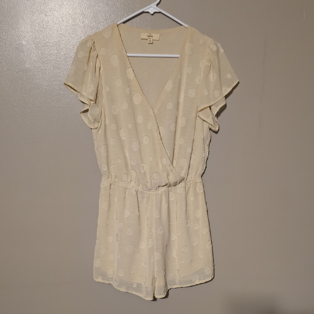 Entro Romper‎ Beige Womens Size Small